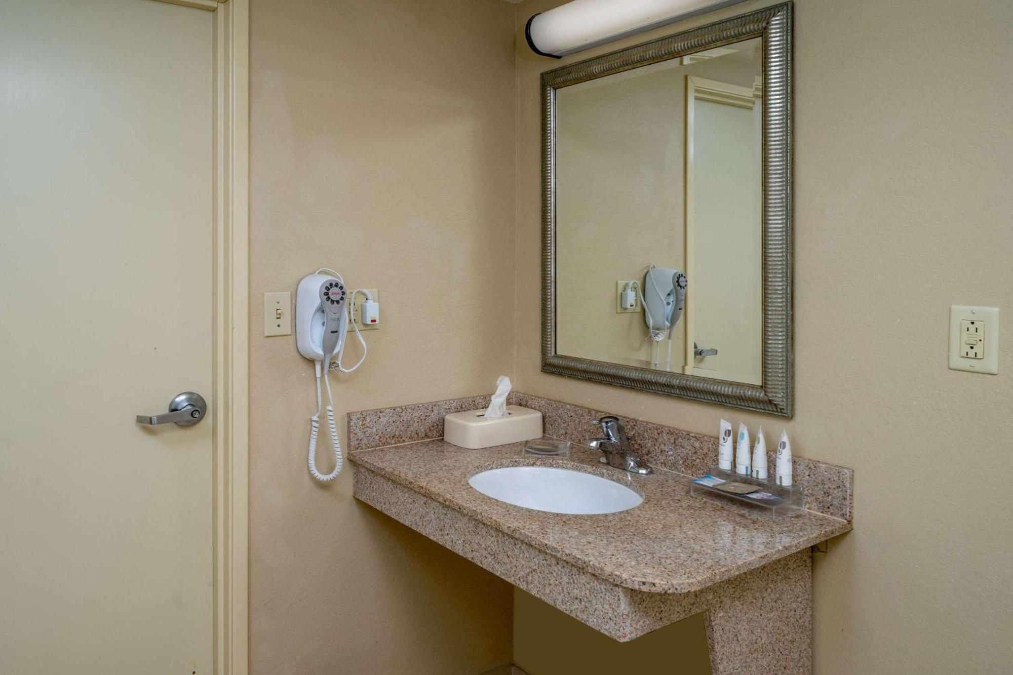 Country Inn & Suites By Radisson, Princeton, Wv Экстерьер фото