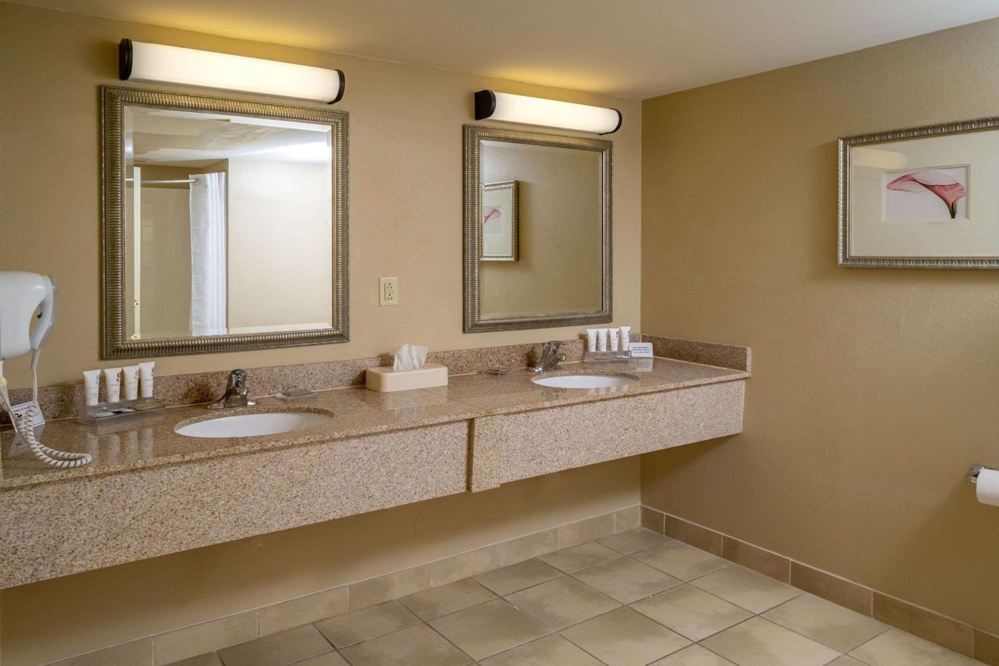 Country Inn & Suites By Radisson, Princeton, Wv Экстерьер фото